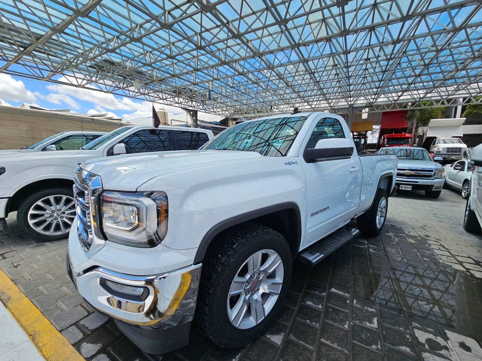 gmc-sierra-sle-20171104.webp